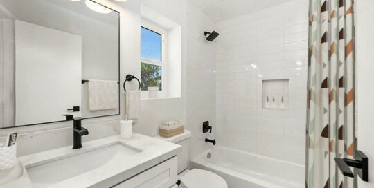 The Ranch Apartments San Diego - Bathroom